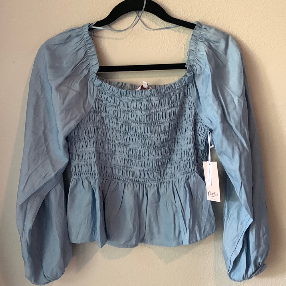 ✅SUPER CUTE BLUE SHIRT.  NEW. SIZE MEDIUM WAIST COAT TOP